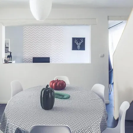 Holiday In With Swimming Pool Ferienhaus